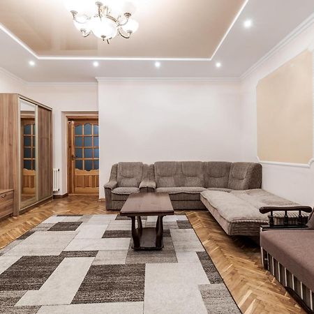 Akademika Hnatyuka Apartment Lviv Luaran gambar