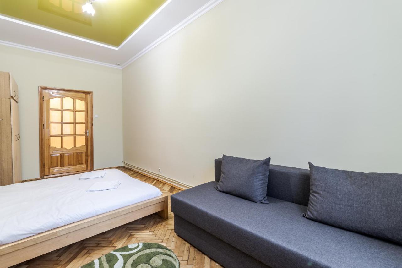 Akademika Hnatyuka Apartment Lviv Luaran gambar