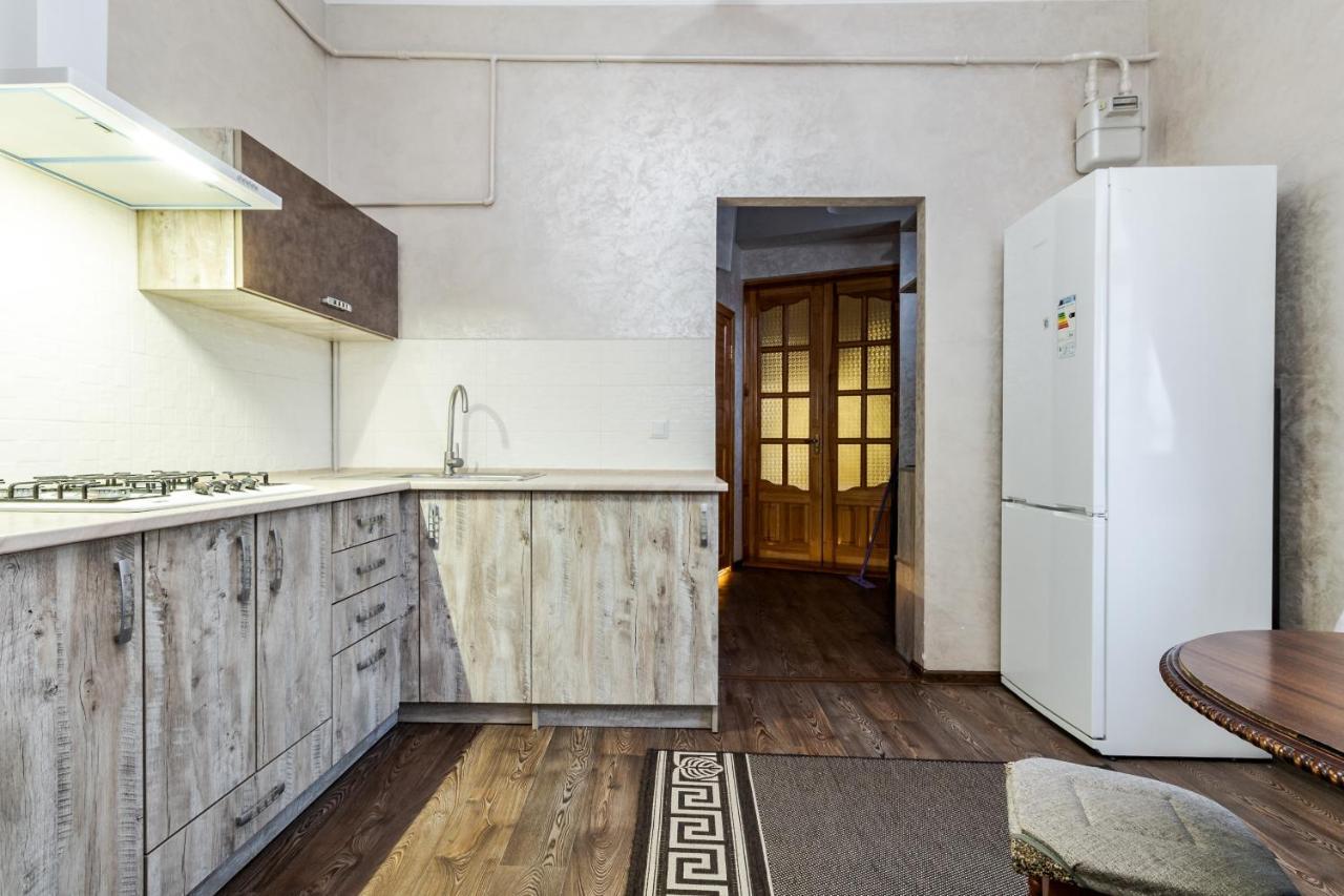 Akademika Hnatyuka Apartment Lviv Luaran gambar